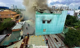 Cháy dữ dội tại nhà cao tầng ở Đà Nẵng