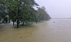 Huế xảy ra mưa to ở nhiều nơi, sắp đón lũ báo động 2