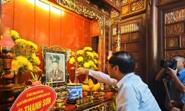 Phó Thủ tướng Bùi Thanh Sơn dâng hương tưởng niệm Đại tướng Lê Đức Anh, thăm gia đình chính sách tại Huế