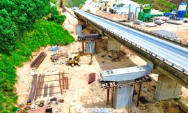 Gấp rút thi công dự án 'lên đời' cao tốc La Sơn - Hòa Liên 
