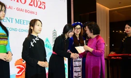 Quỹ học bổng Vừ A Dính giúp hàng trăm nữ sinh dân tộc thiểu số tự tin bước vào đời