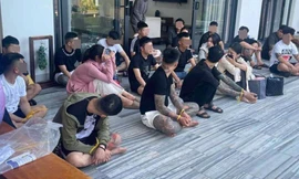 Cảnh sát bao vây villa lúc rạng sáng, bắt quả tang hàng chục dân chơi 'bay lắc'
