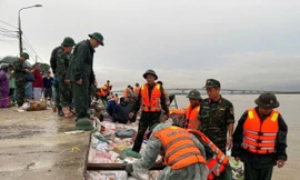 Lập sở chỉ huy tiền phương ứng phó với sạt lở tại kè biển Đà Nẵng