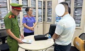 Khởi tố 4 nhân viên ngân hàng tiếp tay đường dây lừa đảo, rửa tiền hơn 30.000 tỷ đồng