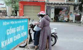 Khám sức khỏe tại quán tạp hóa ở Đà Nẵng: Chủ tiệm nói gì?