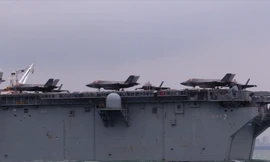 Nhìn gần siêu tàu đổ bộ mang tiêm kích F-35B của Mỹ đến thăm Đà Nẵng