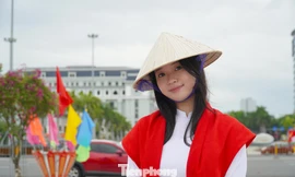 Đường mang tên ngày Độc Lập ở Đà Nẵng rực sắc đỏ, bạn trẻ tìm về check-in