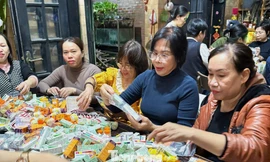 Gói hàng ngàn suất thuốc trong đêm kịp gửi người dân Gia Lai, Đắk Lắk