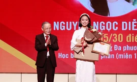 Đại học Duy Tân khai giảng năm học mới, cấp gần 6 tỷ đồng học bổng