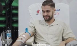 Khách Tây háo hức hiến máu cùng bạn trẻ Đà Nẵng 