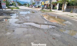 Đường 'rùa bò' 700 m làm 8 năm chưa xong