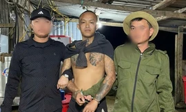 Công an ập vào bãi vàng, bắt khẩn cấp nghi phạm chính trong đường dây mua bán người