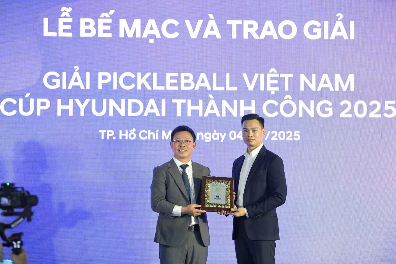 Ban tổ chức tri ân Hyundai Thành Công – Nhà đồng hành chính kiến tạo thành công. z6777641350653-50d3cfe34ac764485f8a6f01de6aeb2d.jpg