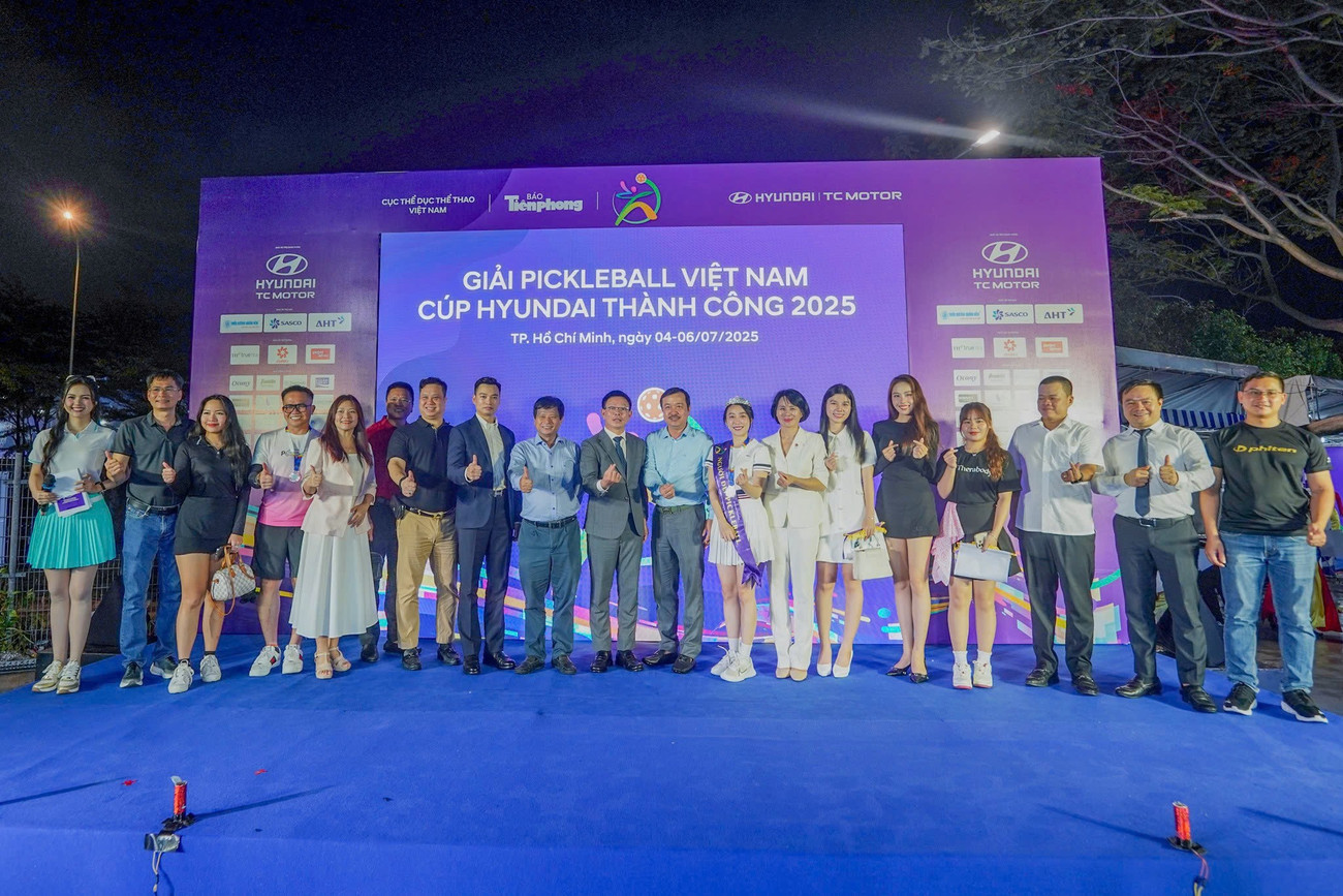 Ban tổ chức những nhà tài trợ đồng hành đã làm nên thành công của giải đấu. 5.jpg