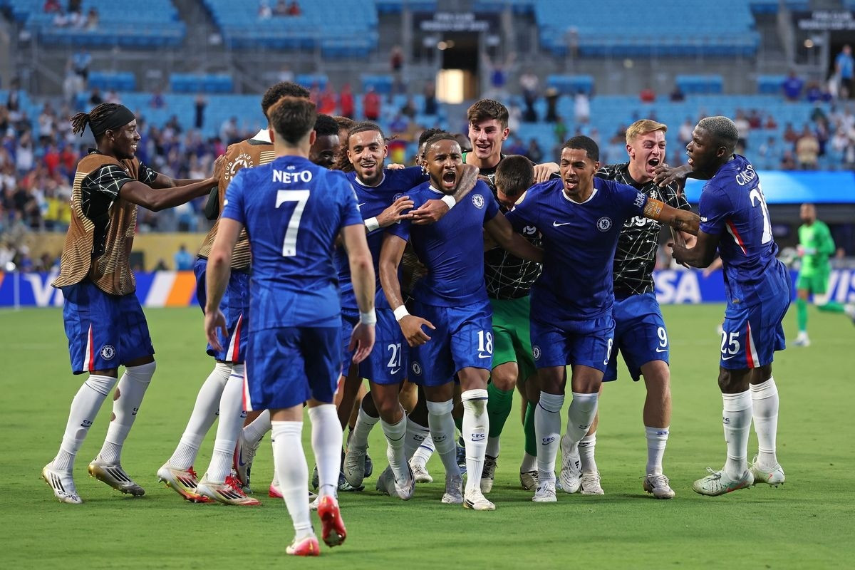 Chelsea thuộc quyền sở hữu bởi công ty tư nhân của Mỹ. 22226675390.jpg
