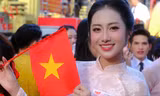 Hoa hậu Hà Trúc Linh, Tiểu Vy, Lương Linh và Bảo Ngọc giữa 200 nghệ sĩ diễu hành qua Quảng trường Ba Đình
