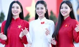 Hoa hậu Hà Trúc Linh, Á hậu Châu Anh, Vân Nhi hòa cùng hàng chục nghìn người đổ về sân Mỹ Đình 