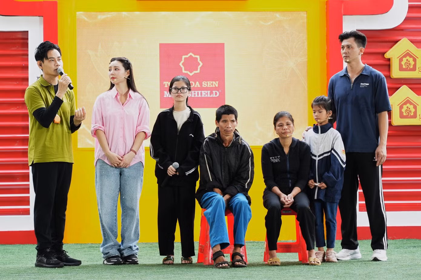 3gia-dinh-em-dang-quynh-anh-1.png