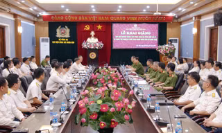 Các học viên tham gia khoá bồi dưỡng. 