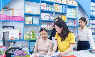 Đơn vị công nghệ cùng cán bộ thuế tới từng hộ kinh doanh tuyên truyền, hướng dẫn sử dụng phần mềm miễn phí hỗ trợ chuyển đổi. 