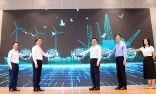 Các đại biểu thực hiện nghi thức khai giảng Chương trình “Lãnh đạo tương lai Petrovietnam 2025”