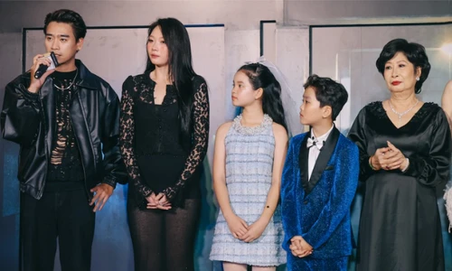 Dàn diễn viên của “vũ trụ Lật Mặt” tái hợp tại thảm đỏ ra mắt “Nhà Hai Chủ”