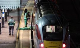 Anh: Đâm chém kinh hoàng trên tàu đông người, nhiều người nguy kịch