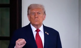 Tổng thống Mỹ Trump bất ngờ thông báo tăng thuế lên tới 100% với nhiều mặt hàng