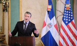 Bộ trưởng Chiến tranh Mỹ thăm tàu sân bay hiện diện gần Venezuela