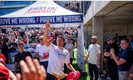 Mỹ: Người nổi tiếng ủng hộ đảng Cộng hoà bị ám sát khi đang diễn thuyết