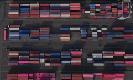 Các container hàng hoá tại một cảng của Indonesia. (Ảnh: Reuters)