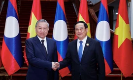 Việt - Lào hướng tới mục tiêu thương mại 10 tỷ USD