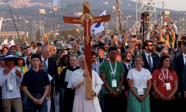 Giáo hoàng Leo XIV được chào đón như ngôi sao nhạc rock