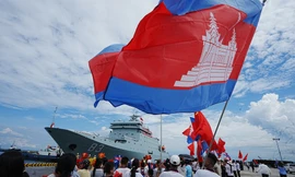 Hai tàu chiến Trung Quốc cập cảng Campuchia