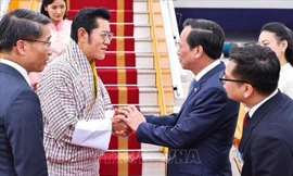 Quốc vương Bhutan và Hoàng hậu đến Hà Nội 