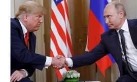 Tổng thống Nga Vladimir Putin và Tổng thống Mỹ Donald Trump trong cuộc gặp tại Phần Lan năm 2018. (Ảnh: AP)