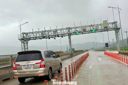 Tận thấy các trạm thu phí tự động hiện đại vừa vận hành trên cao tốc Bắc - Nam