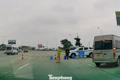 Đóng nửa chiều đường cao tốc Pháp Vân - Cầu Giẽ để phân luồng xe về Hà Nội 