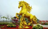 Cận cảnh linh vật ngựa vàng ở Hải Phòng