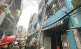 Cháy nhà ở TPHCM, giải cứu 2 người