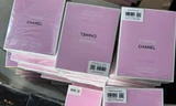 Triệt phá đường dây buôn bán 10.000 chai nước hoa Chanel, BVL, Versace giả