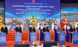 Các đại biểu bấm nút khởi công đồng loạt 13 dự án trọng điểm tại Hải Phòng.