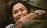 Người hát nhạc phim 'Mưa đỏ' khiến khán giả khóc nghẹn