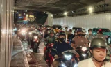 Tai nạn liên hoàn trong hầm Thủ Thiêm, giao thông ùn ứ kéo dài