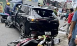 Ô tô tông xe máy, hai người nhập viện