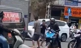 Hai tài xế đánh nhau chảy máu đầu giữa đường ở TPHCM