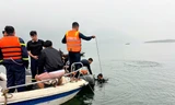 Vụ lật tàu ở hồ Thác Bà: 'Người nhái' Hải quân tìm thấy một nạn nhân