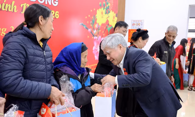 Phó Chủ tịch Thường trực Quốc hội Đỗ Văn Chiến dự ‘Tết Nhân ái – Chợ Tết 0 đồng’