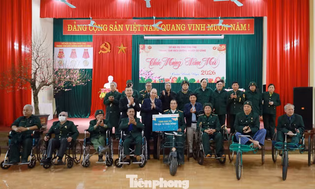 BIDV và Báo Tiền Phong thăm, tặng quà thương bệnh binh nặng tại Phú Thọ