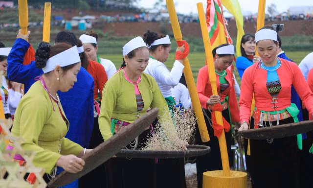Rộn ràng không khí lễ hội ruộng bậc thang Miền Đồi - Phú Thọ